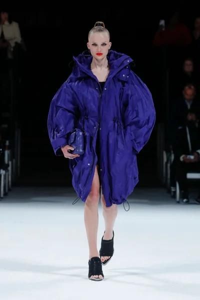 Look 48